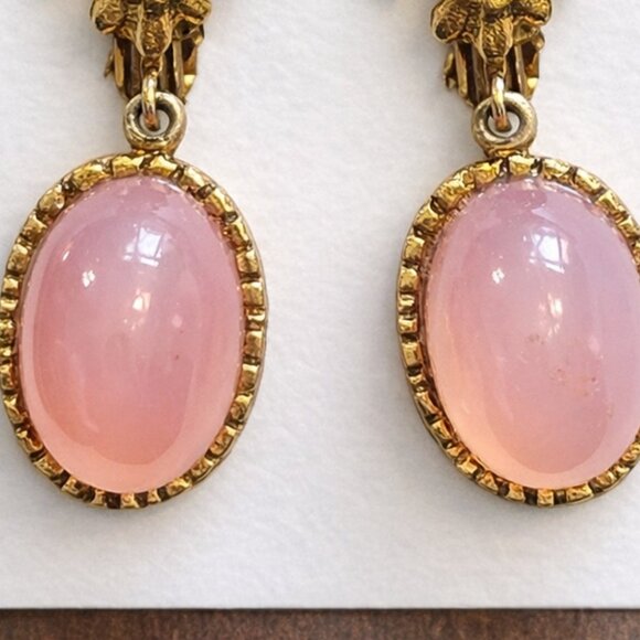 Vintage Pink Moonglow Cabochon Drop Clip Gold Tone Earrings Fleur de Lis - Picture 7 of 8
